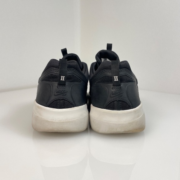 Nike SB Nyjah Free 2 Men’s Size 11 Black White *Ripped Lace Loop - Picture 5 of 9